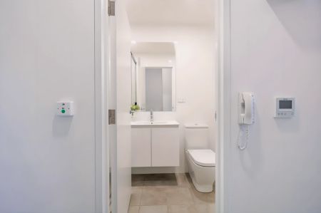 Deluxe Studio with Double Bed - East(High floor Level 16-20 ) - Photo 4