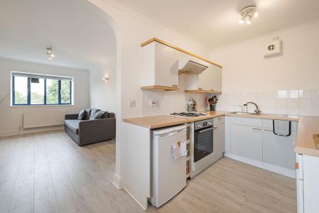 2 bedroom flat to rent - Photo 2