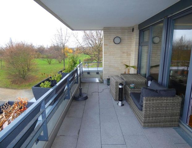 Moderne 2-Zimmer-Wohnung mit großer Sonnenloggia, Aufzug und Rheinblick - Foto 1