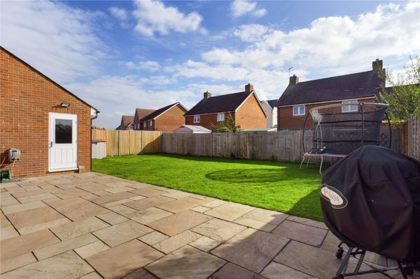 Fawn Drive, Three Mile Cross, Reading, Berkshire, RG7 - Photo 1