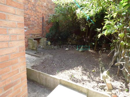 4 bedroom terraced house to rent - Photo 3