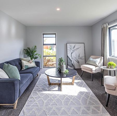 Four to Five Bedrooms - Photo 3