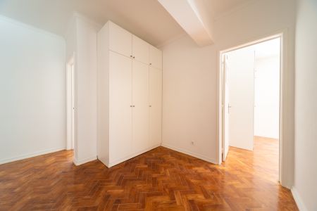 Exclusive offer for rent of a fully renovated 2 bedroom flat, like new, on Estrada de Benfica / next to the wall of the Lisbon Zoo. - Photo 2