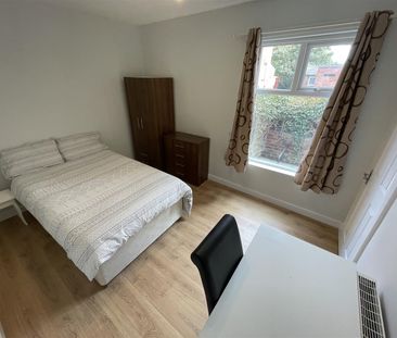 10 bedroom semi-detached house to rent - Photo 6