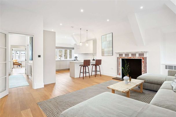 Newly refurbished duplex penthouse apartment on Sloane Street - Photo 1