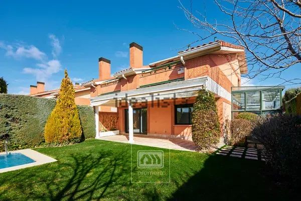 Alquiler de chalet pareado en Encinar de los Reyes - Photo 1