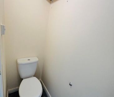 Room in a Shared Flat, Thomas Baines Road, SW11 - Photo 5