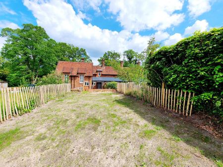 2 bedroom cottage to rent - Photo 2