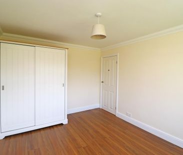 3 bedroom detached bungalow to rent - Photo 2