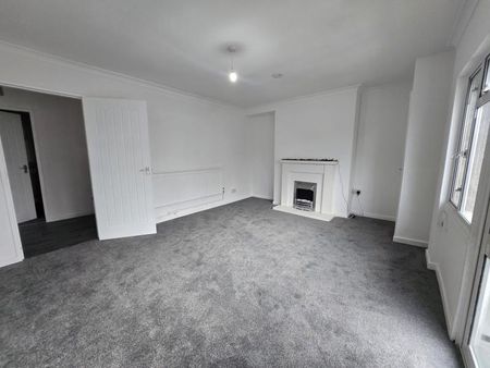 3 bedroom flat to rent - Photo 2