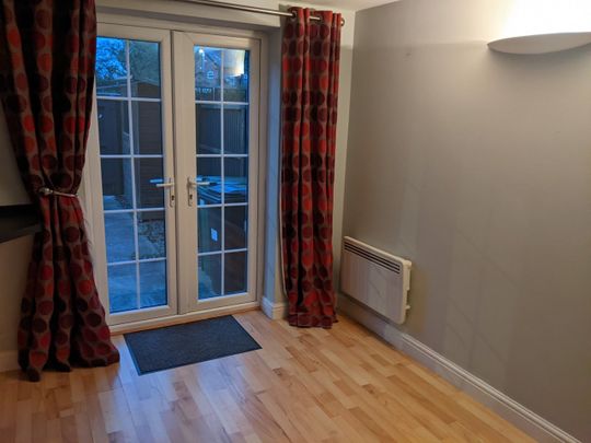 3 Bed Semi-Detached House, Leeds, LS15 - Photo 1