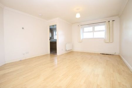 Chichester 2 bedroom flat to rent - Photo 2