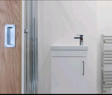 Room 3, Candahar Street, (Refurbished En Suite Serviced Room), Belf... - Photo 6