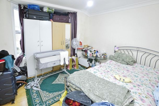 2 bedroom Flat To Let - Photo 1