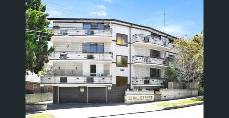 Bright & Spacious Two-Bedroom Apartment with Lock-Up Garage - Photo 4