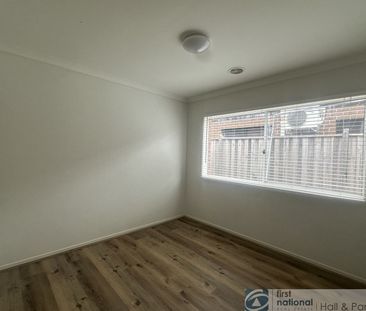 Spacious Family Living in the Heart of Officer - Photo 3