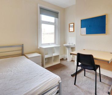 6 bedroom terraced house to rent - Photo 3