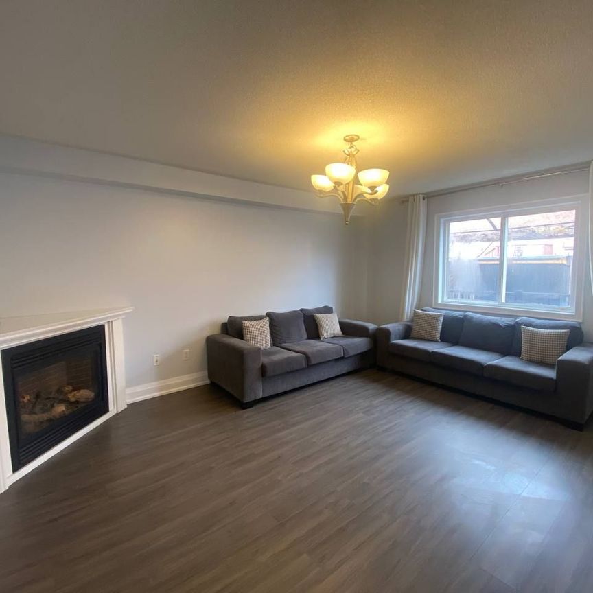 For Lease - 422 Woodspring Avenue, Newmarket, Ontario - Photo 1