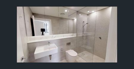 Open Balcony & Timber Floor & Spacious & Quiet & Secure - Photo 2