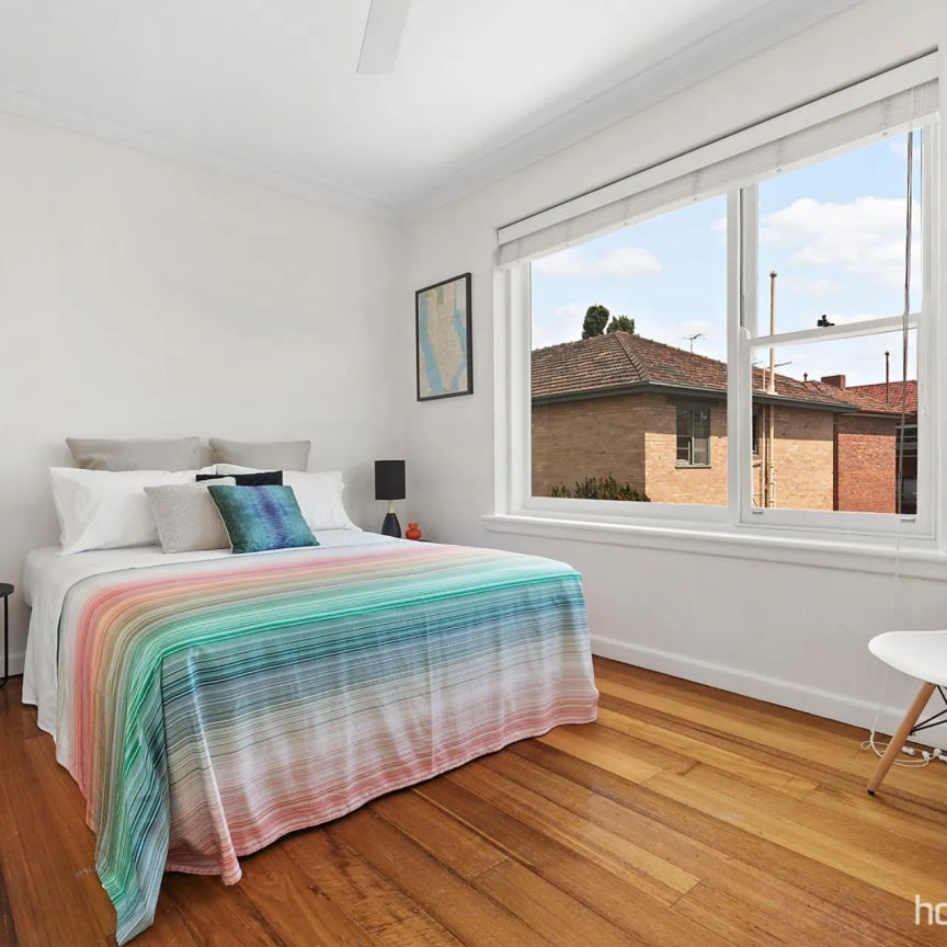 Lifestyle living in a serene and leafy boutique setting - Photo 1