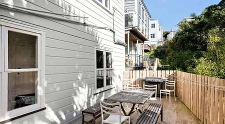 11-Bedroom House for Rent – 58 Thompson Street - Photo 2