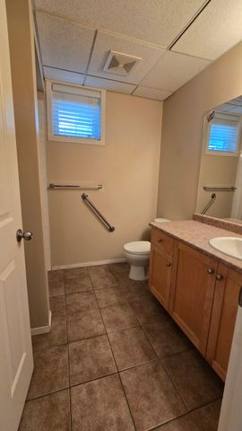 FREE 1 month rent 2-Bedroom + Den, 2-Bathroom Condo - Photo 5