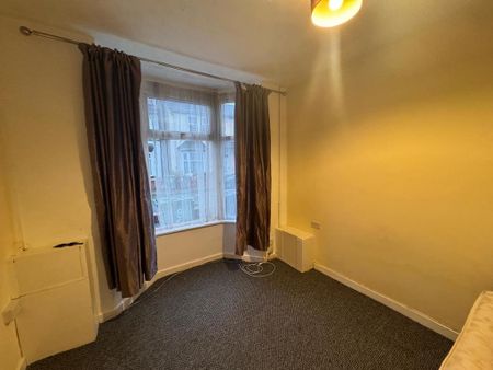 4 bedroom terraced house to rent - Photo 4