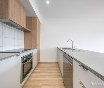 Brand New Large Modern Townhouse! - Photo 4