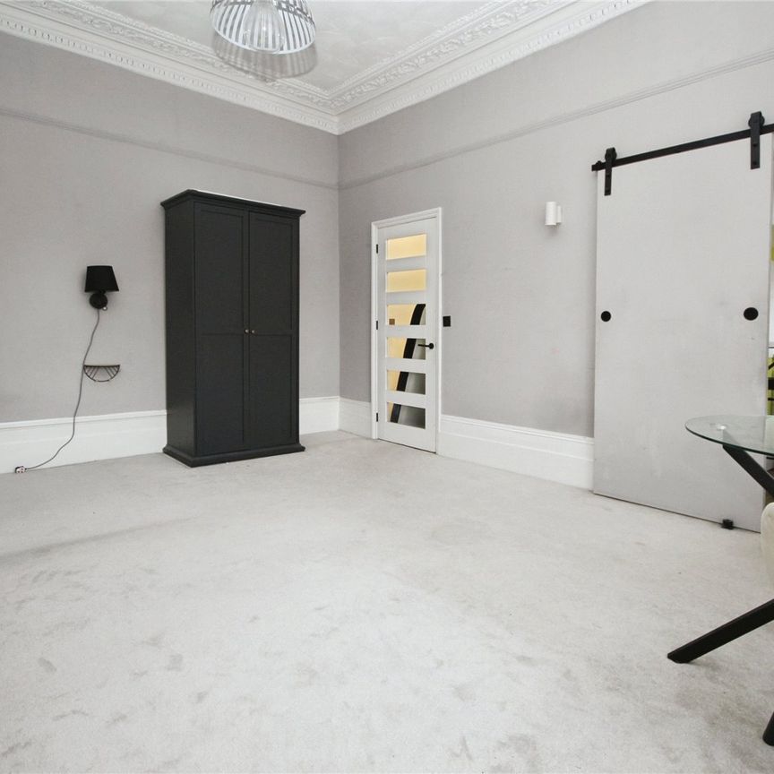 Oliver Grove, London, SE25 6EH - Photo 1