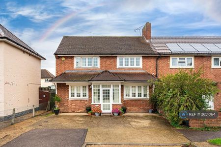 4 bedroom semi-detached house to rent - Photo 4