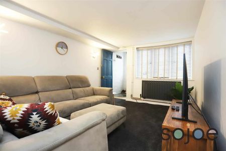 The Street, Corton, Suffolk - Photo 3