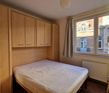 IXELLES: APPARTEMENT MEUBLE 2 CHAMBRES + TERRASSE + PARKING - Ixelles - Foto 6