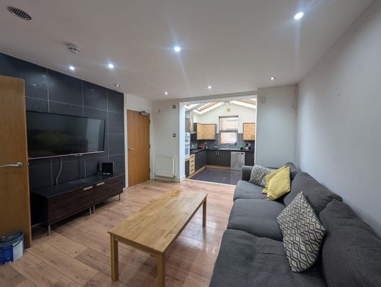 8 Bed Terraced House, Norwood Road, LS6 - Photo 1