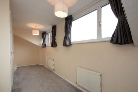 18, Ashling Park Road **, Denmead - Photo 4