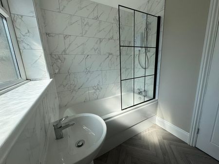 Newly Renovated 2-Bed Terrace in Hoyland – Perfect for Long-Term Let! - Photo 3