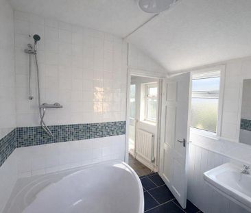 3 bedroom end of terrace house to rent - Photo 1