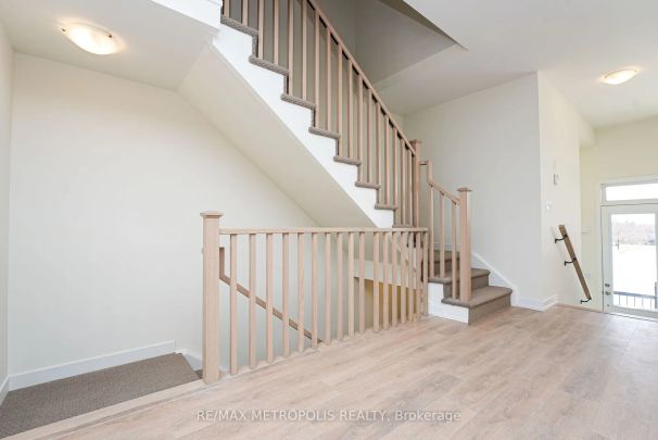 Condo Townhouse For Lease | X8454870 - Photo 1