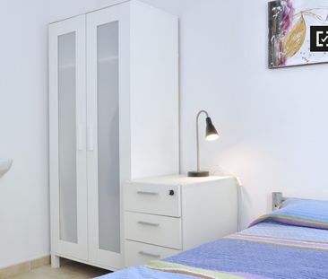 barcelona, Catalonia 08023 - Photo 2