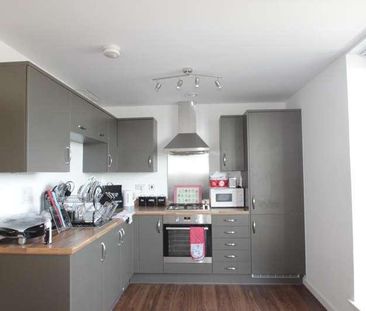 Addlestone, Surrey, KT15 - Photo 3