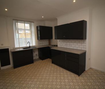 3 bedroom terraced house to rent - Photo 6