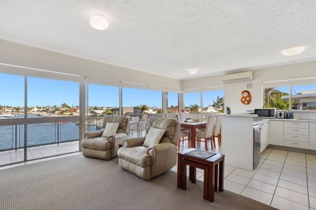 Waterfront Mooloolaba Penthouse - Photo 3