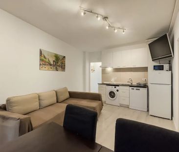 Carrer de Nàpols, Barcelona, Catalonia 08013 - Photo 2