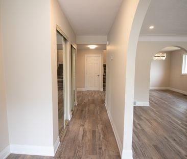 510 Queen Victoria Dr, Hamilton - 3 Bedroom Main Unit - Photo 2