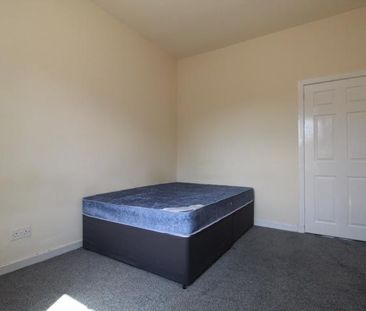 3 bedroom flat to rent - Photo 5