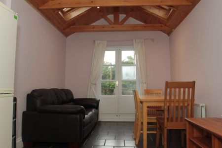 Howard Road (4 bed) - Photo 3