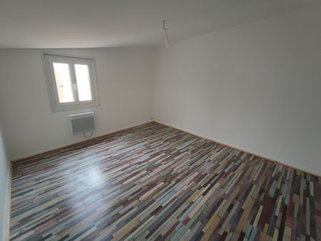 Location Appartement 2 pièces 48m² ST GILLES 30800 - Photo 4