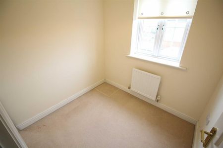 3 Bedroom House - Semi-Detached - Photo 2