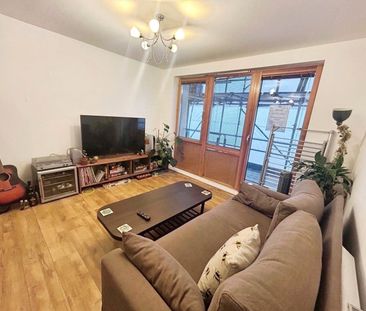 Ratcliffe Court, - Photo 1