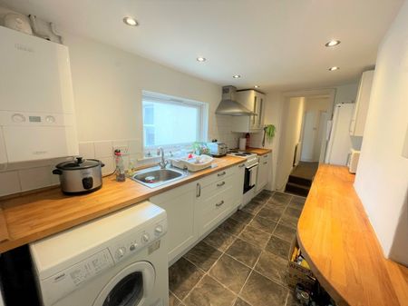 2 bedroom Property to let - Photo 3