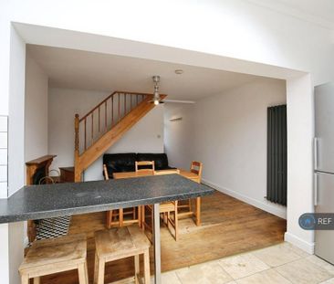 2 bedroom terraced house to rent - Photo 1